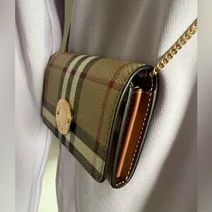 Burberry Mini Wallet - Pristine Condition !!! 😍😍